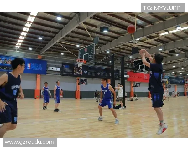 重庆篮球队选拔赛点评：团队协作展现出色默契与拼搏精神